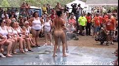 Concurso amador de nudez neste ano nus em um festival poppin em indiana