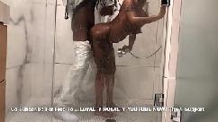 Daddy pega adolescente no chuveiro e fode com seu rei pau