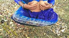 Mulher indiana da aldeia com cona peluda natural ao ar livre desi radhika